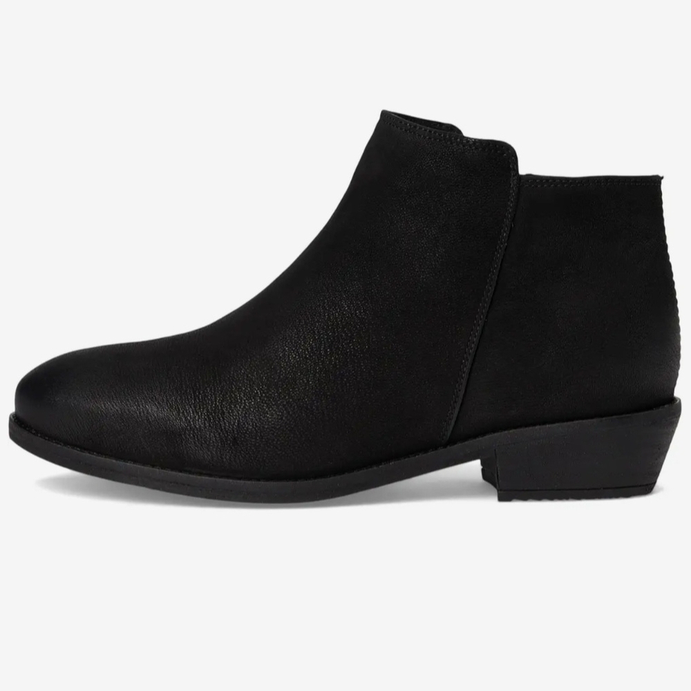 SoftWalk Rocklin Neutral Black Leather Ankle Boots Women's Size 11M NWT Preppy